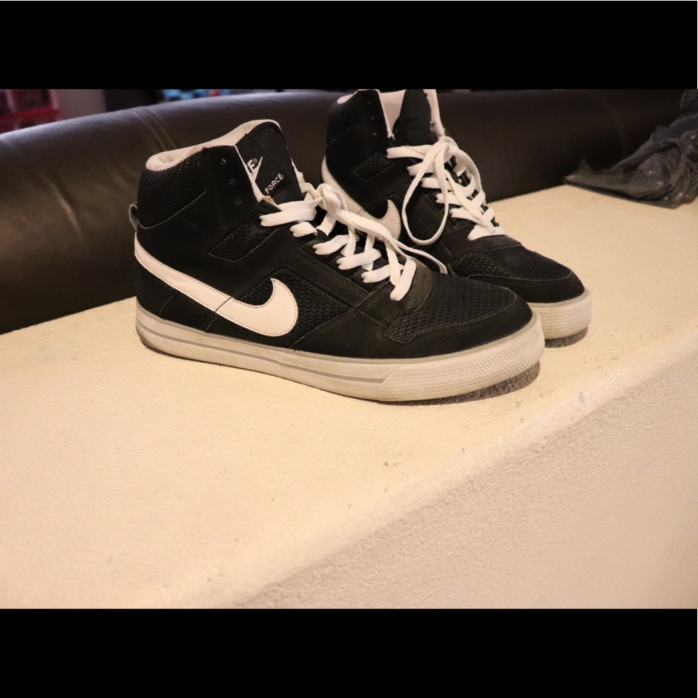 Nike deltas size 10.5